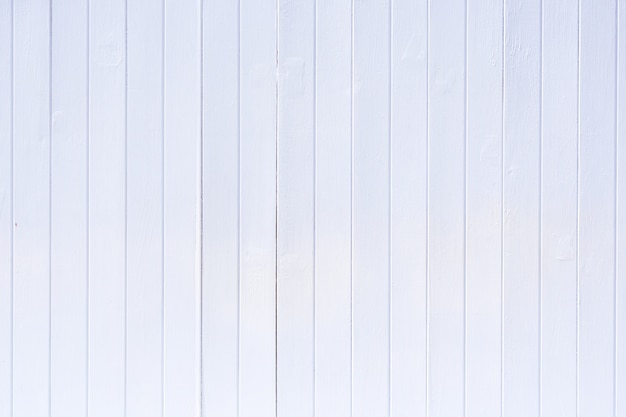 Белая вертикальная полосатая текстура фона дерева