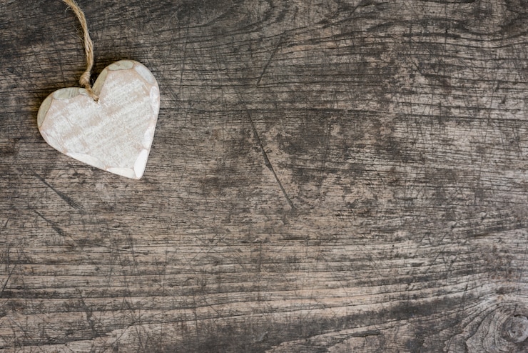 Free Photo white wooden heart on rustic table