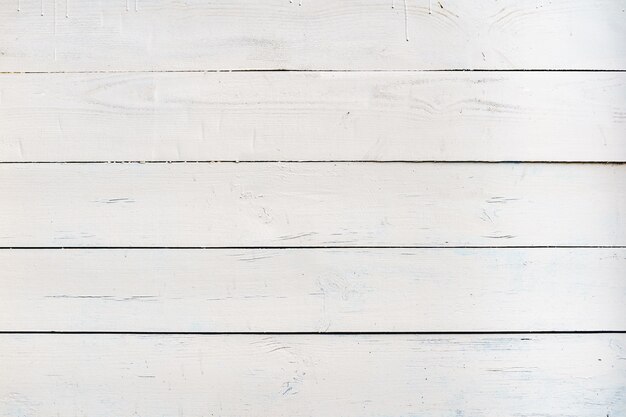 水平板の白い木製の素朴な背景