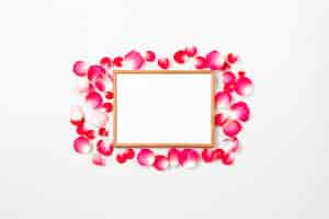 Free photo whiteboard on flower petals