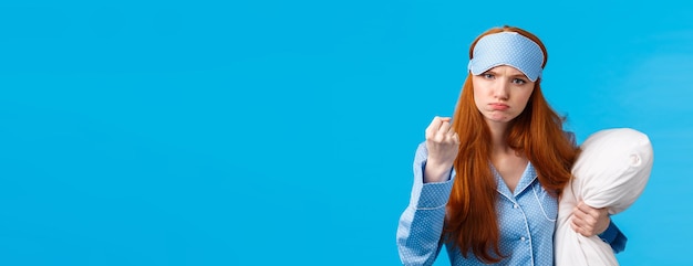 Free photo who disturbed my sleep mad and displeased angry grumpy redhead woman threaten sibling being too loud