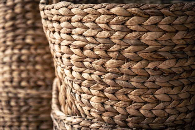 Плетеная корзина крупным планом фон фото текстура
