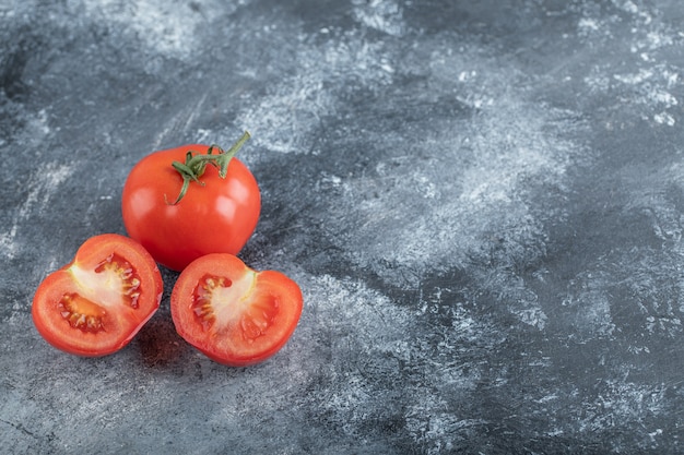 Foto grandangolare di pomodori freschi rossi. foto di alta qualità