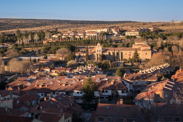 Широкоугольный снимок монастыря Ла Энкарнасьон в Авила, Испания