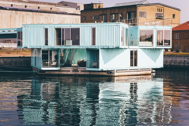 Дома из морских контейнеров фото