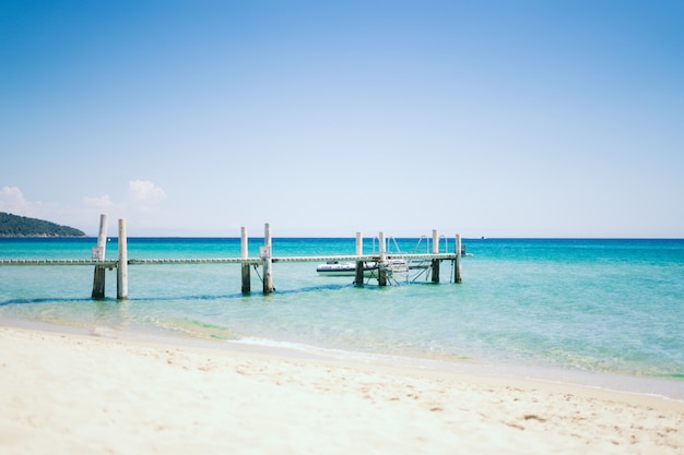 Free photo wide shot of a white dock on the body of water