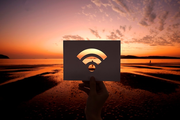 Foto gratuita carta perforata connessione internet wifi