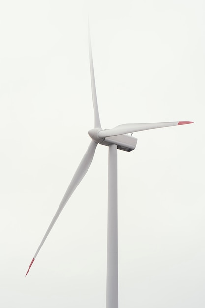 無料写真 エネルギーを生成するフィールドの風力タービン