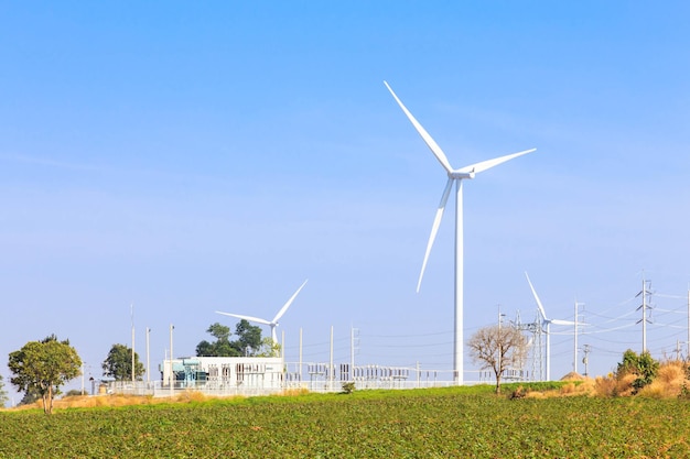 無料写真 風力タービン発電機と電気ステーション