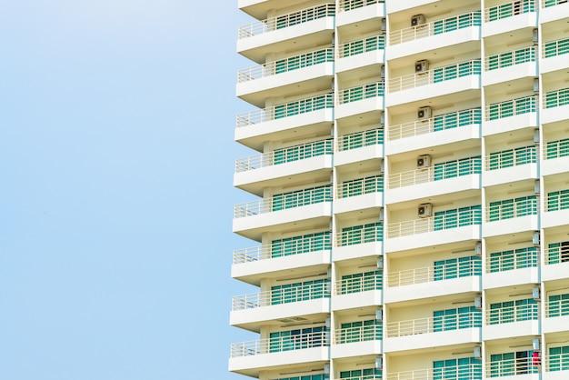 窓の建物