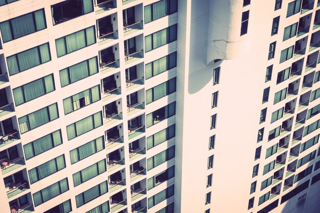 건물의 Windows 패턴 질감 외관