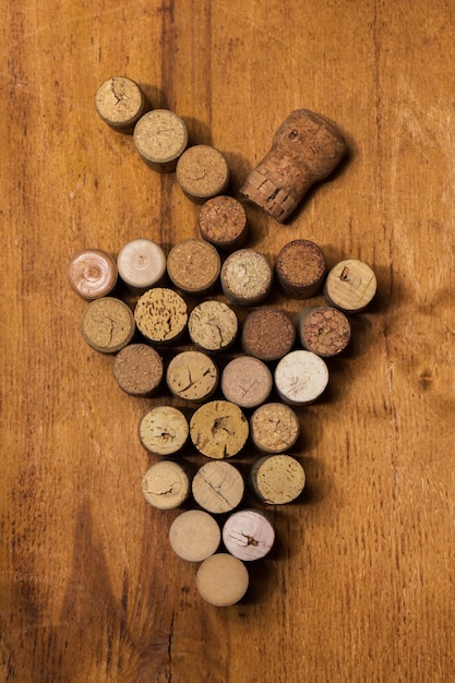 Free photo wine corks on the table