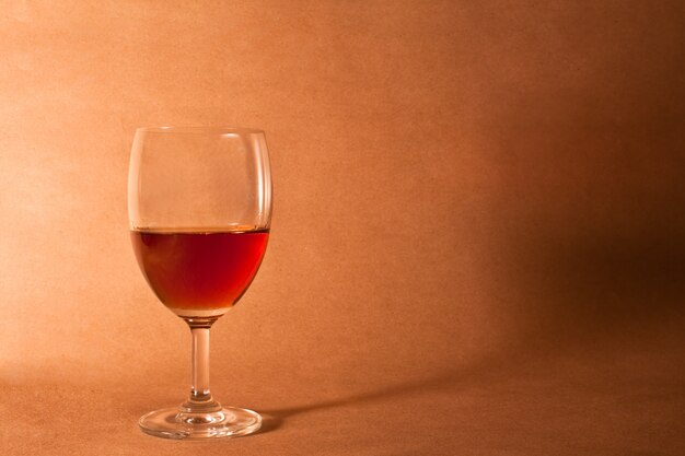 ワイングラスリフレッシュ飲料赤い影