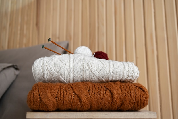 Free photo winter home lifestyle with yarn for knitting