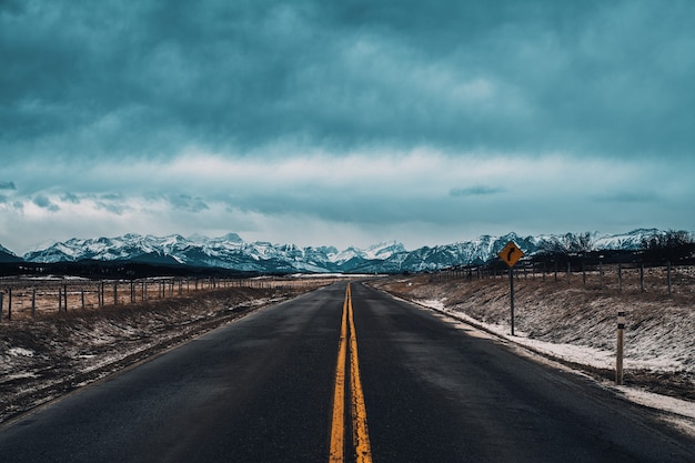 캐나다 캘거리의 겨울 도로