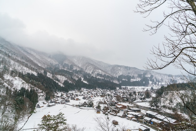 눈이 내리는 시라카와 고의 겨울, 일본