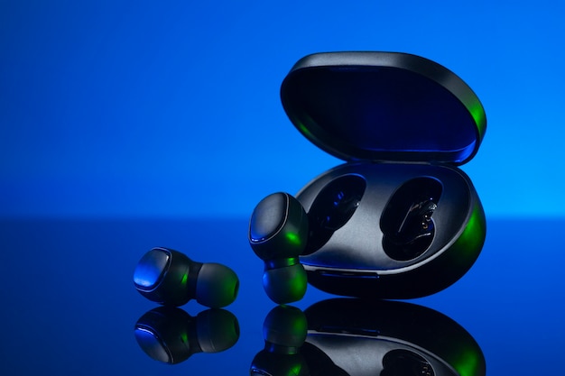 Полный обзор Aipower Wearbuds: новейшие беспроводные наушники и фитнес-трекер в одном устройстве