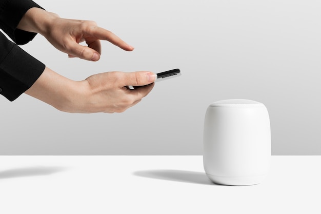 Foto gratuita dispositivo digitale wireless smart speaker bianco