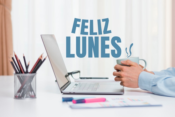 Free Photo wishing happy monday in spanish