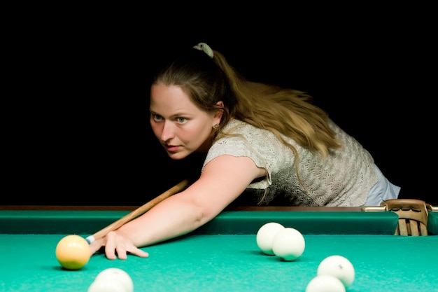 Free photo woma playing billiards