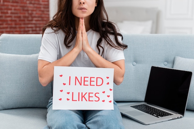 Free photo woman asking for help with likes on social media