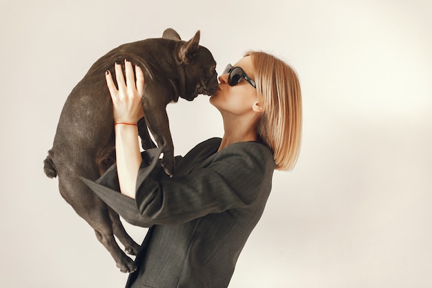Free photo woman in a black suit with black bulldog