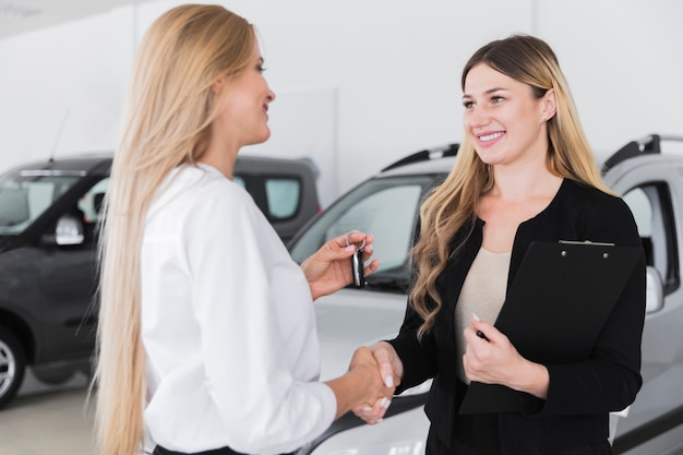 Free photo woman buying new car at dealership