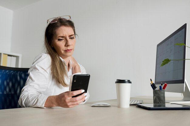 The Impact of Mobile Phones on Workplace Focus and Strategies for Improvement