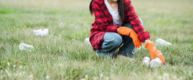 Is it better to collect or leave grass clippings