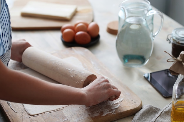 Foto gratuita donna che cucina