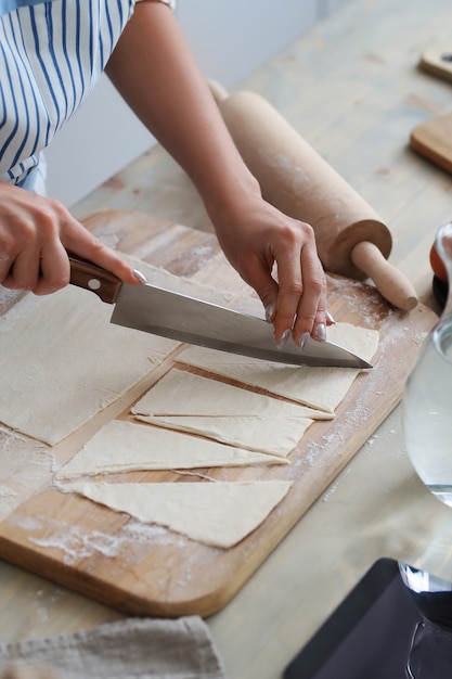 Foto gratuita donna che cucina