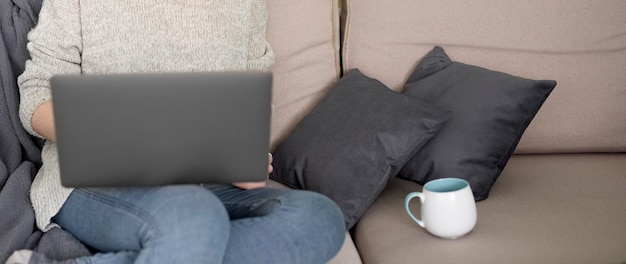 Free photo woman on couch working close-up