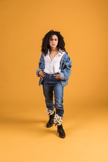 Free photo woman in denim clothes looking at camera