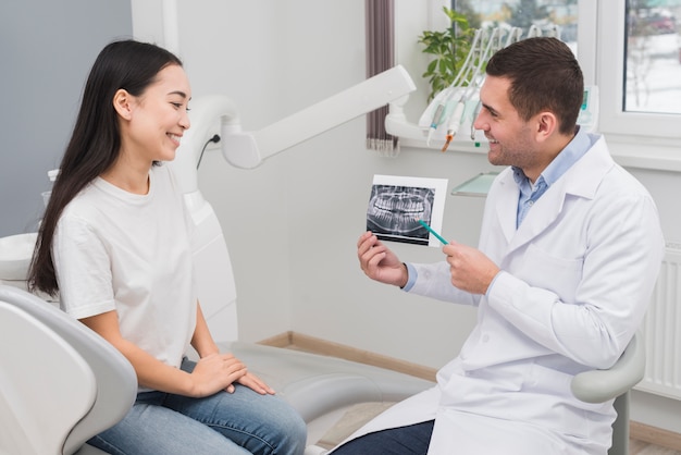 Free photo woman at the dentist