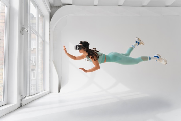 Free photo woman  doing fitness with vr glasses