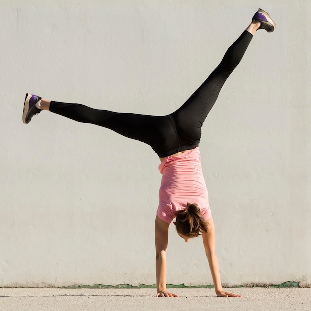 Free photo woman doing sport exercises