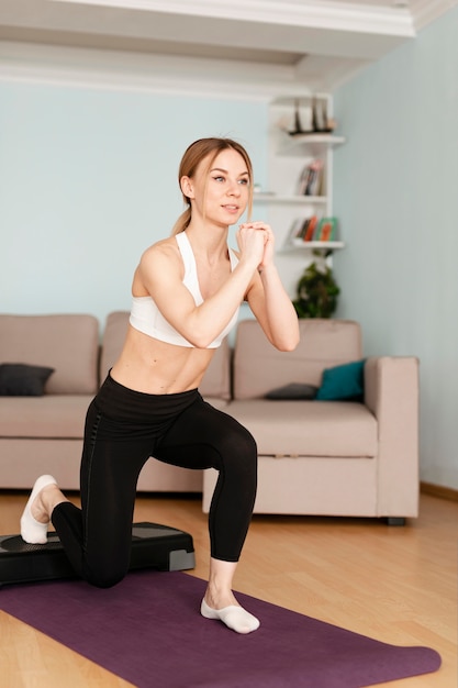 Free photo woman doing sport at home