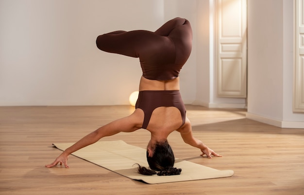 Free photo woman doing yoga for cleaning chakra