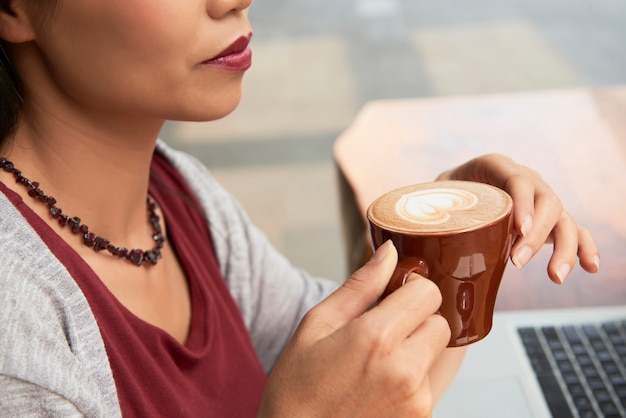 Free photo woman drinking coffee