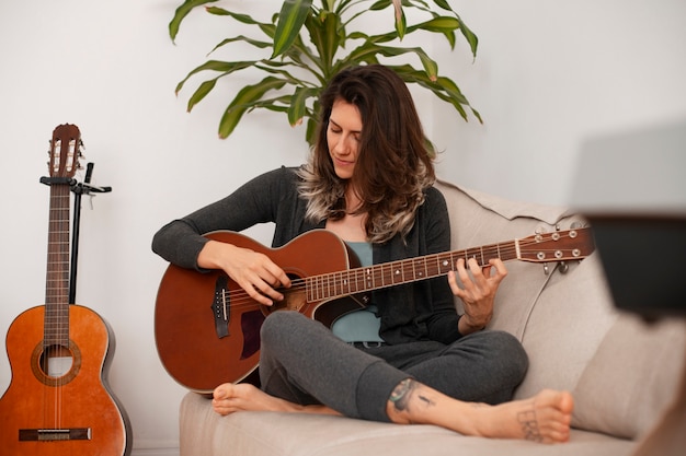 Free photo woman enjoying her relaxation ritual