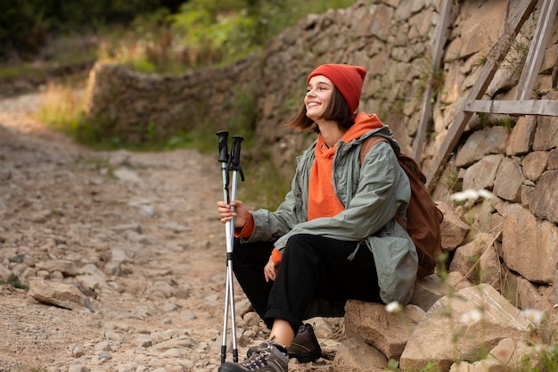 Free photo woman enjoying the rural surroundings