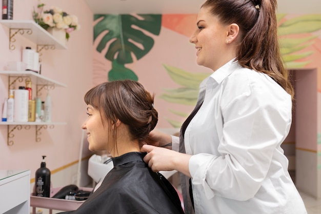 Free photo woman getting treatment at hairdresser shop