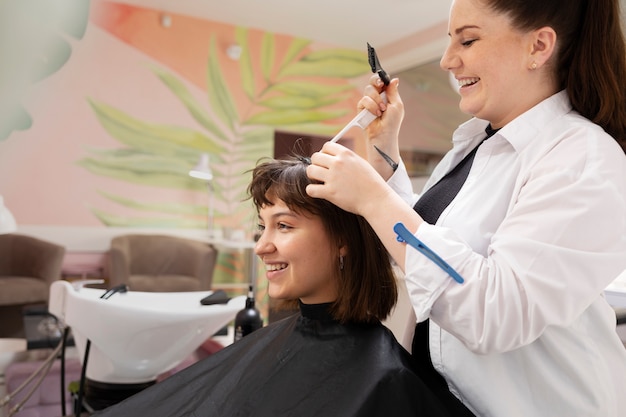 Free photo woman getting treatment at hairdresser shop