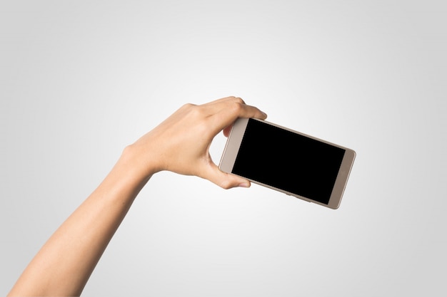 Foto gratuita mano della donna che tiene lo schermo astuto del telefono astuto. copia spazio. mano che tiene smartphone isolato su sfondo bianco.