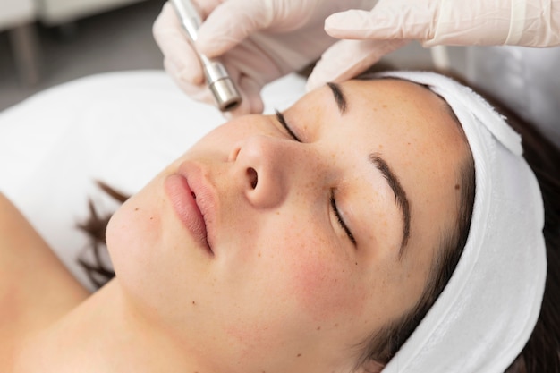 Free photo woman having a skincare treatment