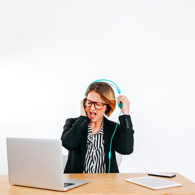 Free photo woman in headphones suffering from loudness