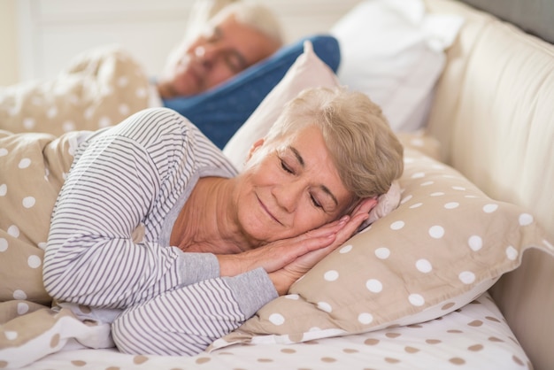 Free photo woman and her husband sleeping comfortably