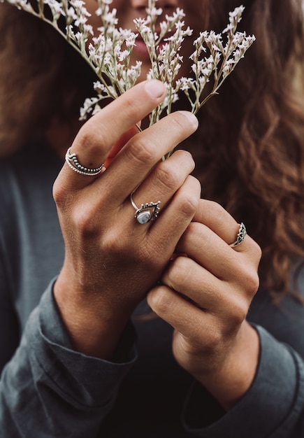 Free photo woman holding a beautiful white flower