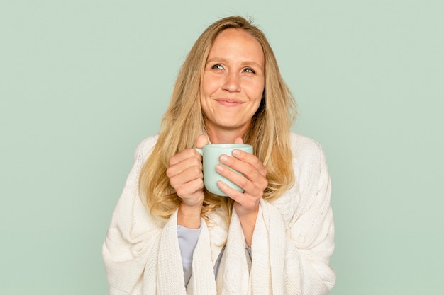 Woman holding coffee mug