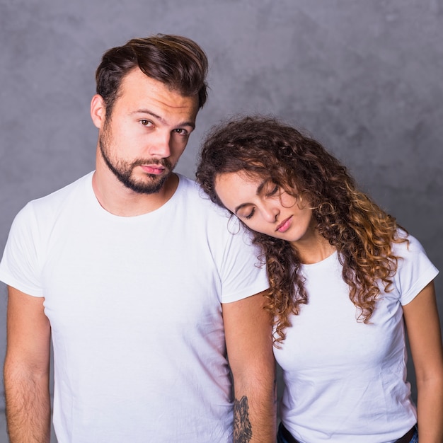 Free photo woman holding head on man shoulder